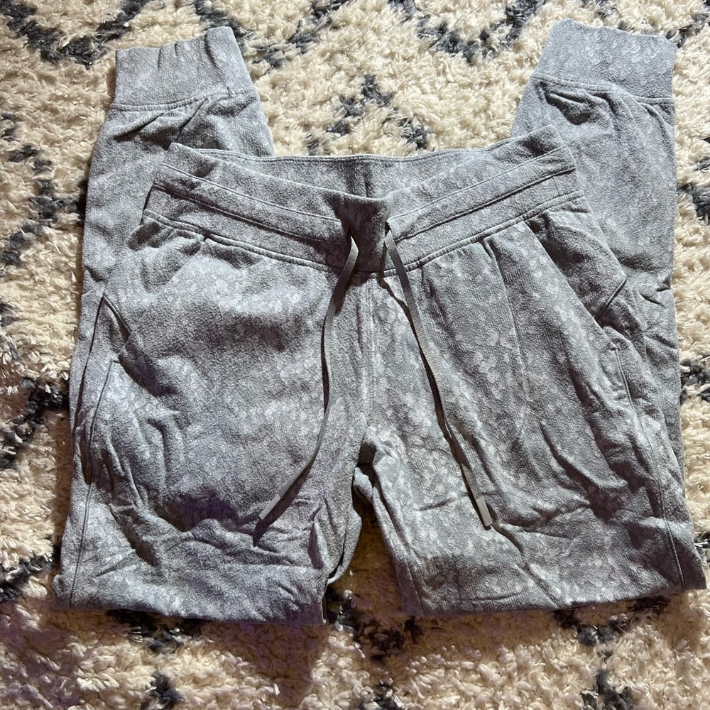 Lululemon ready to rulu joggers